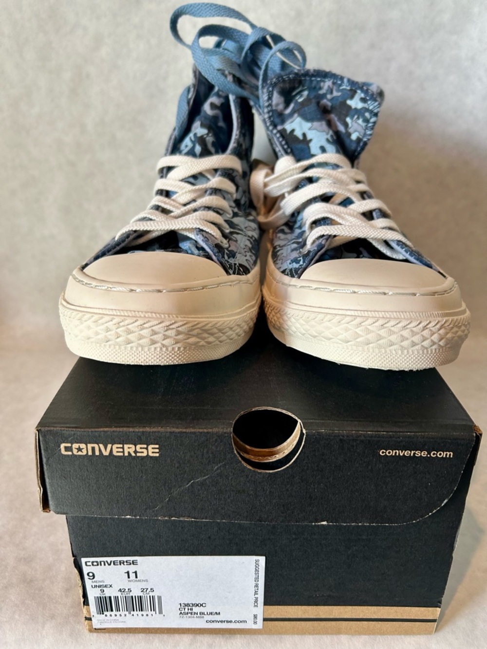 Rare Converse Unisex Camo Tennis Shoes - Size 9 Men’s, 11 Women
13890C - Picture 2 of 6